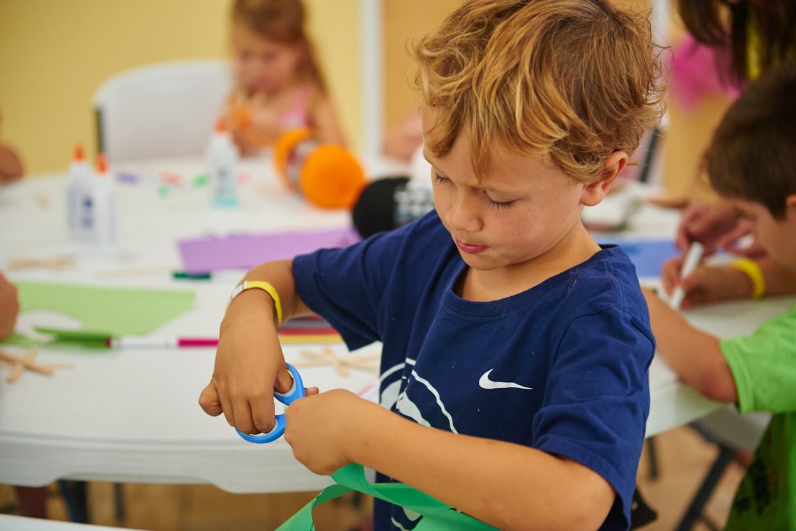 Kid making crafts